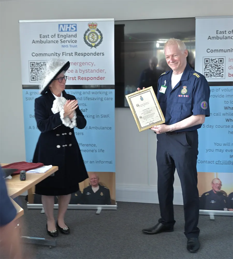 Graham Elvidge receiving his certificate.