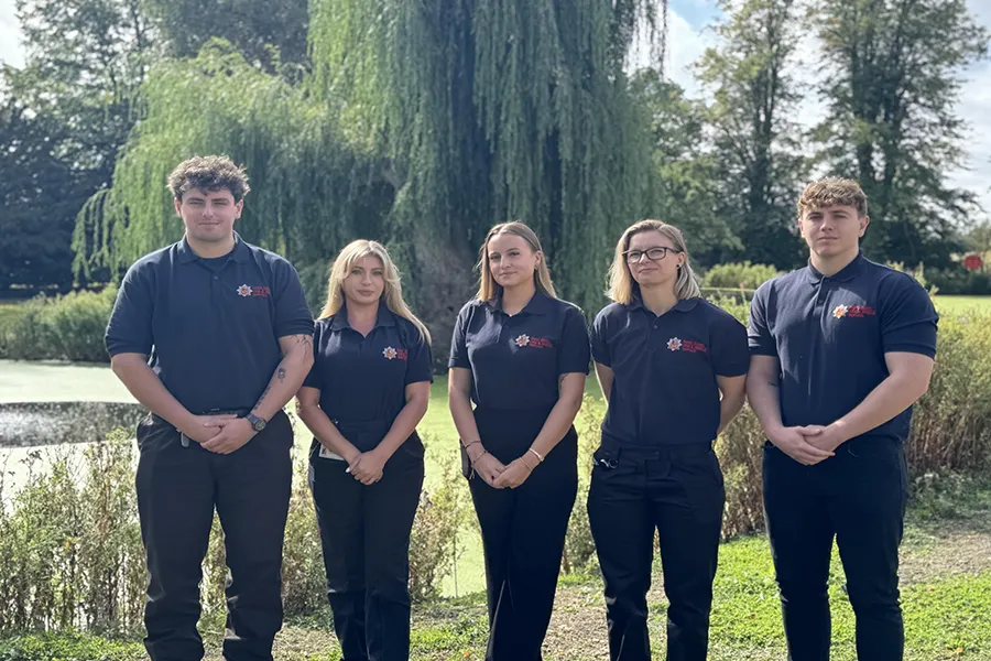 Group of 5 apprentices
