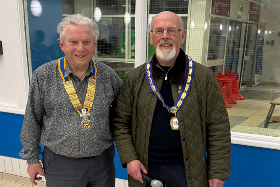 (SWF Rotary Club President Derek Hutchinson & SWF Mayor, Councillor Alan Shearing).