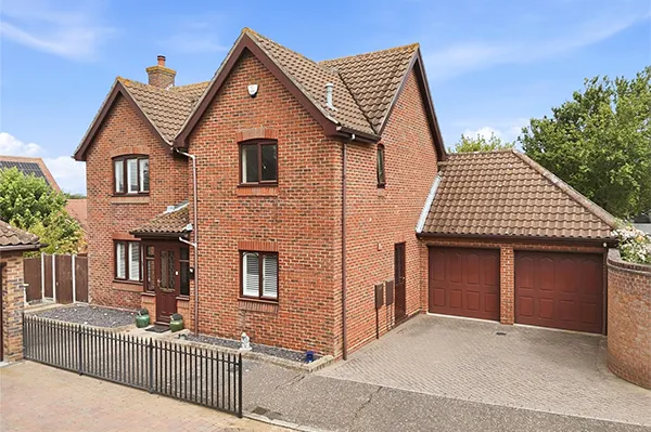 49 Gladden Fields front