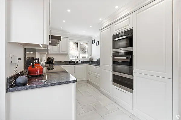 49 Gladden Fields kitchen